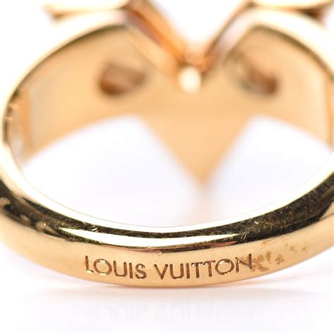louis vuitton essential v ring